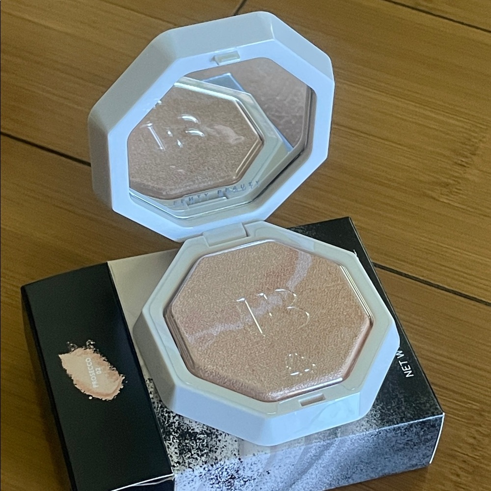 Fenty Beauty Prosecco Demi'Glow Highlighter -